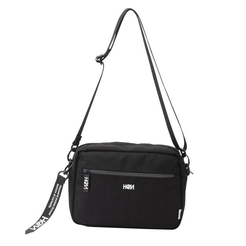 ダニー 横型ミニショルダーバッグ｜HeMロゴ付き｜ストリートスタイル